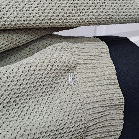 HOLLISTER Y2K Ribbed Knit Drop Shoulder Oversized Cropped Boxy Pullover Sweater - Picture 4 of 10